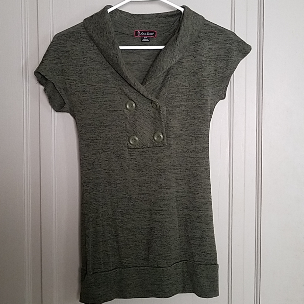 Short sleeve knit top